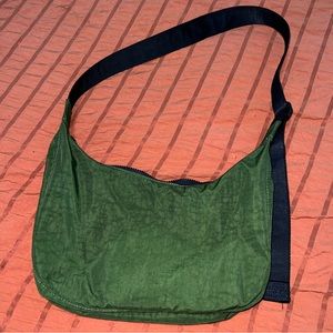 BAGGU medium crescent crossbody